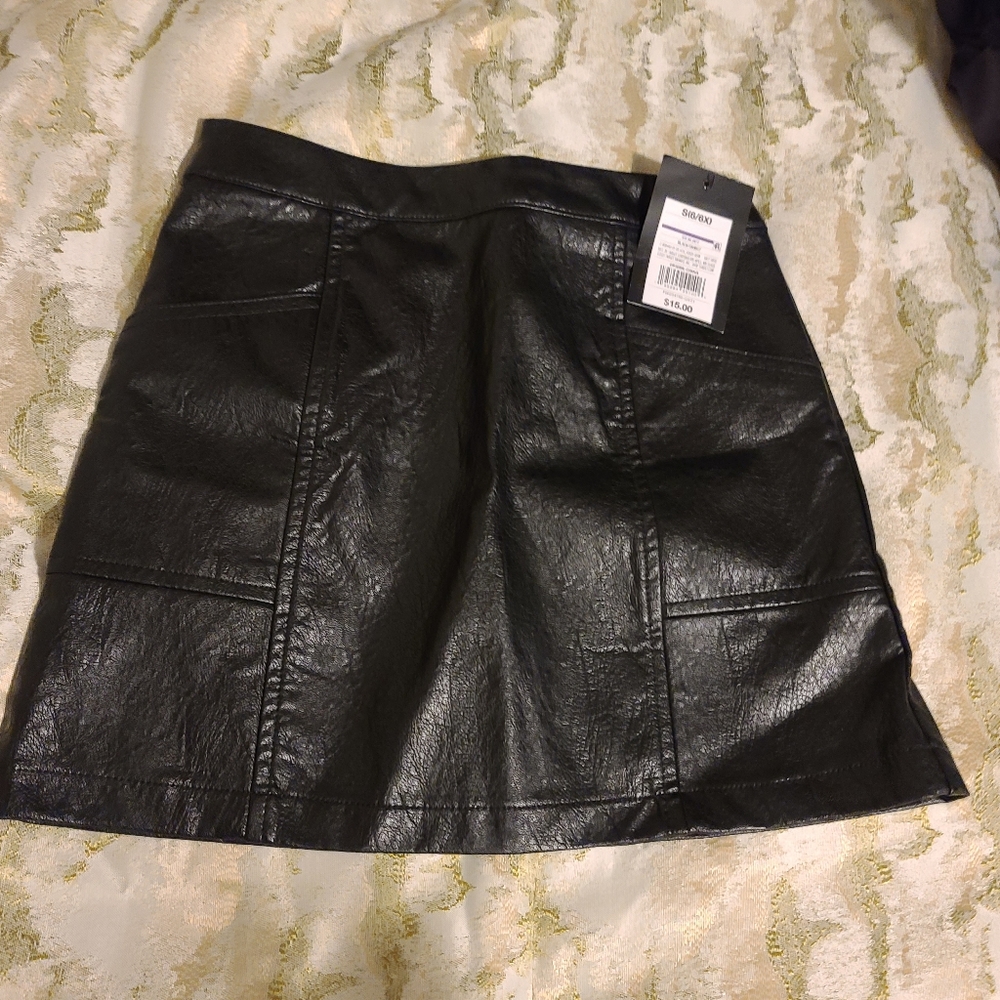 Girls Faux leather skirt